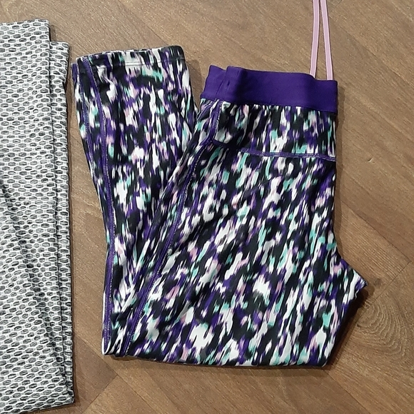 Lot of 2 Woman's Leggings Chicme Gray Patterned & Nike Purple Patterned Size Med - Picture 3 of 7
